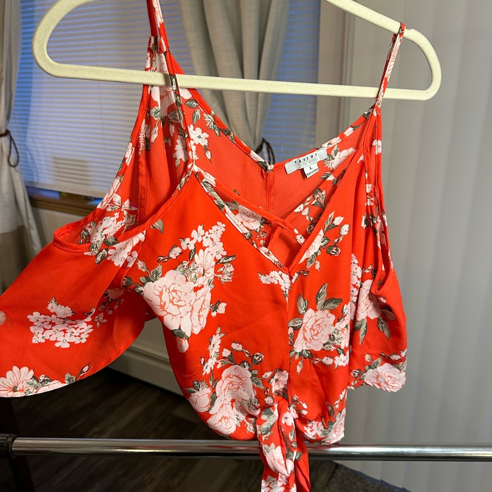 Crop shirt that ties